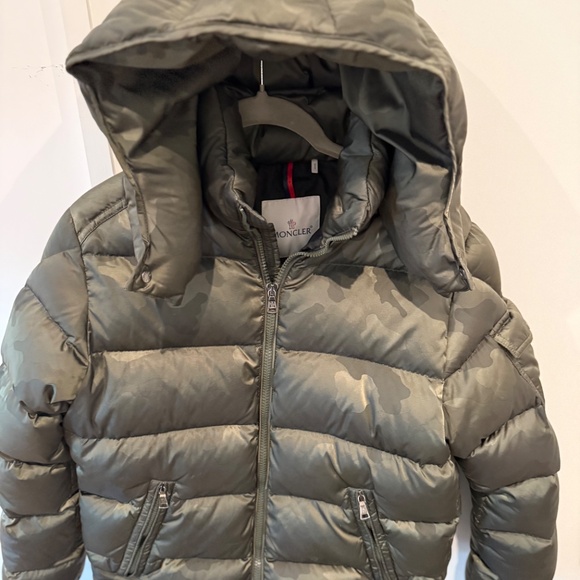 Moncler Boys Camo Puffer w/Hood, size 14 - Picture 2 of 10